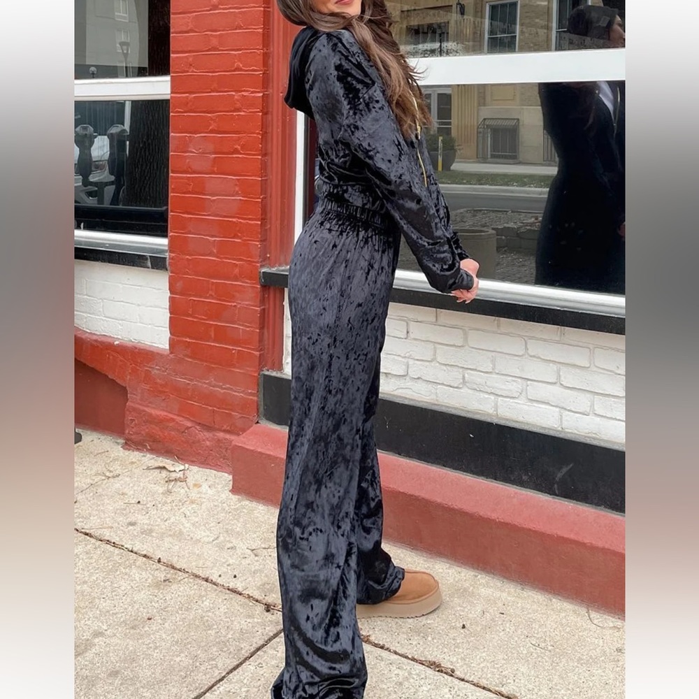 Fabletics NWT Go-To Crushed Velour Set (Sweatshirt and Pants)